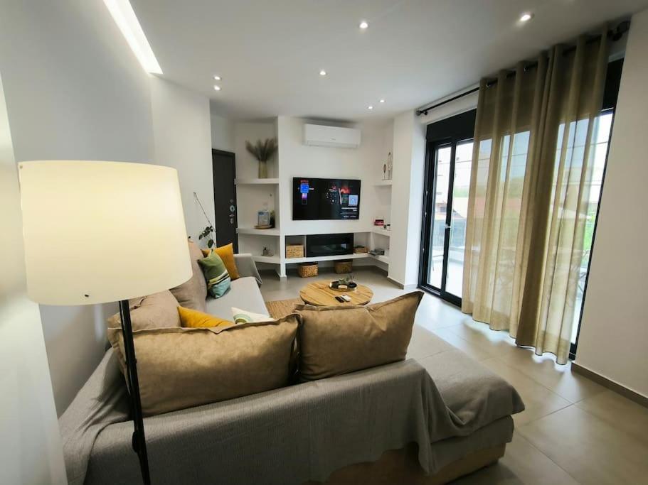 Floral Home 2 - 1St Floor Apt With Private Parking! Ateny Zewnętrze zdjęcie