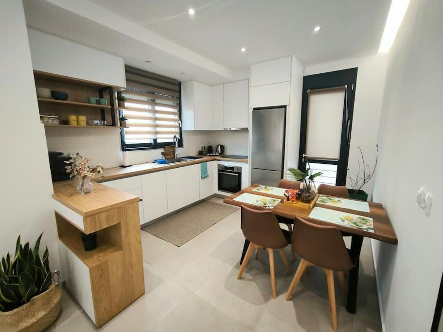 Floral Home 2 - 1St Floor Apt With Private Parking! Ateny Zewnętrze zdjęcie